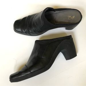 🛍️ 2 for $25  A2 by Aerosole's Heel Slip on Ankle Booties Black Mules, size 10